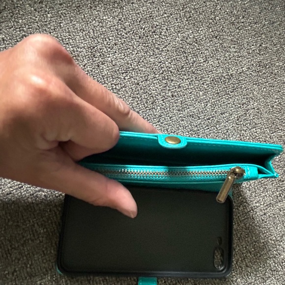 New! Beautiful Phone Wallet - Picture 5 of 6